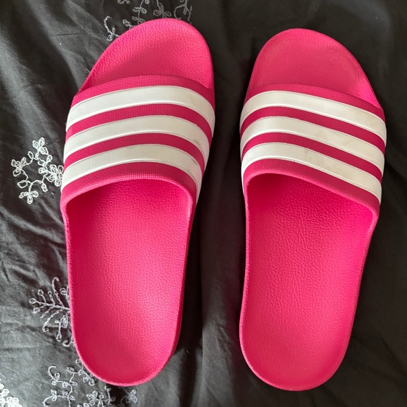 Adidas slides - Picture 1 of 1